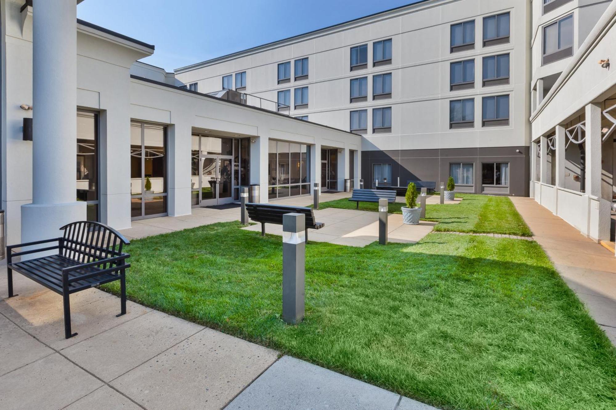 Crowne Plaza Dulles Airport By Ihg Hotel Herndon Exterior photo
