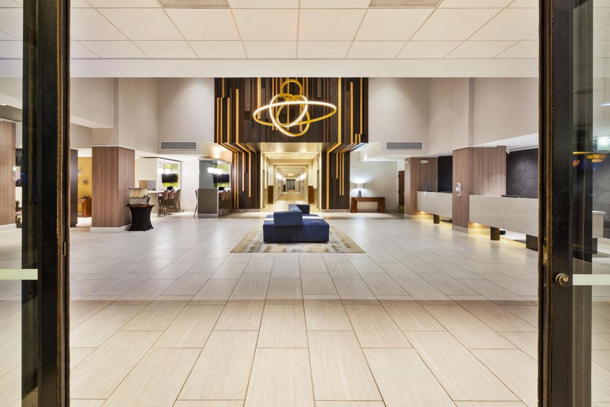 Crowne Plaza Dulles Airport By Ihg Hotel Herndon Exterior photo